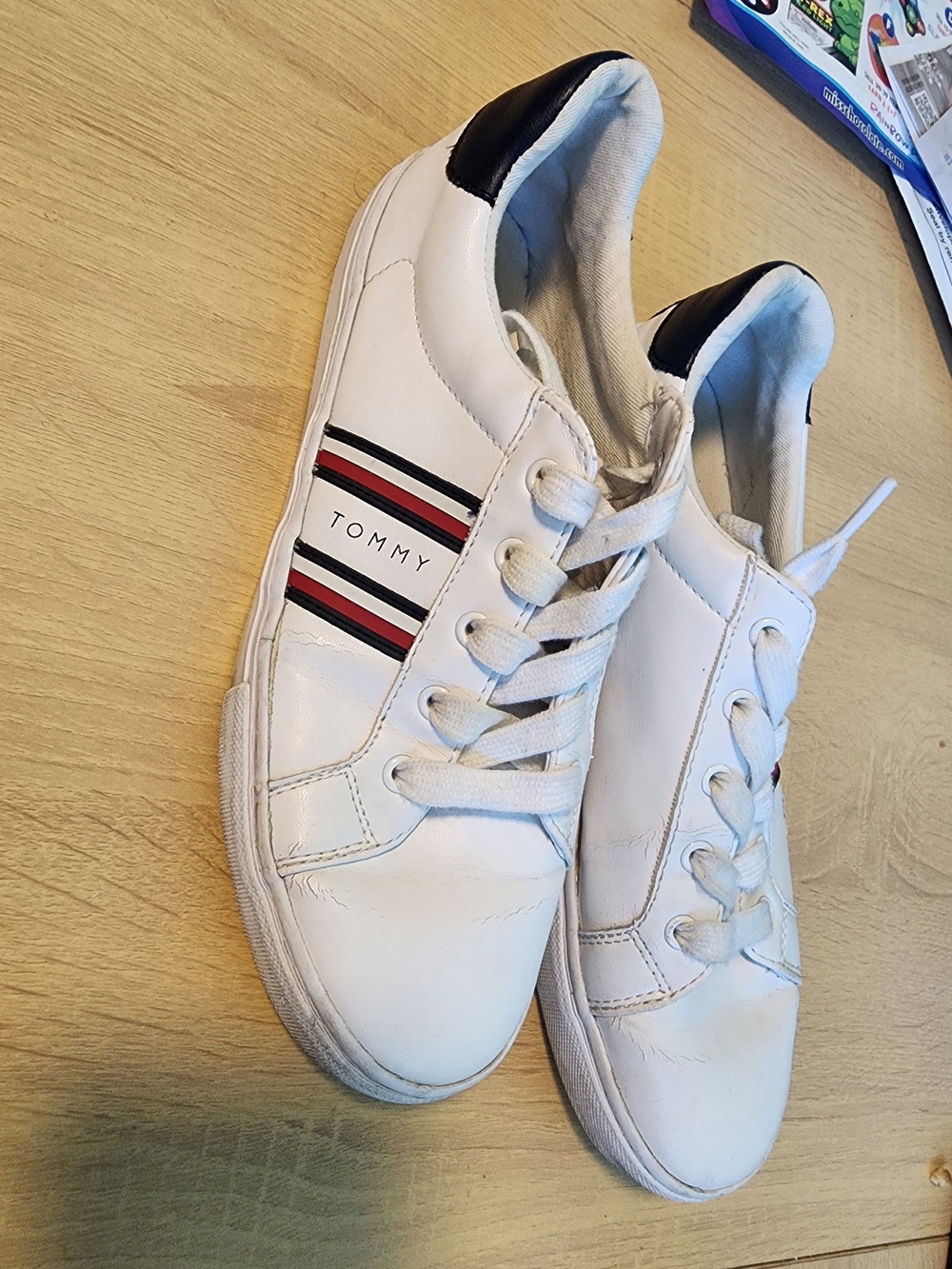 Tommy Hilfiger White Low-Top Sneakers with Navy & Red Stripe Accent